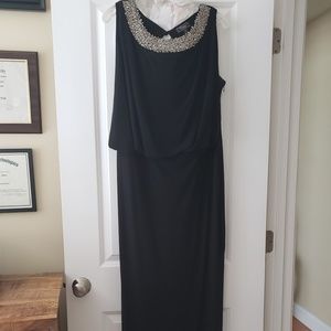 Long sleeveless dress